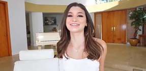 Phim Brooke Monk khám phá tình dục với một người mẫu nóng bỏng khiến bạn bè của cô mãi mê