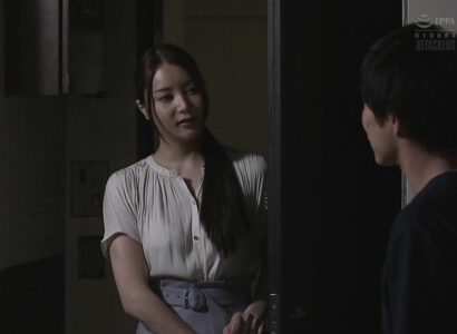 Phim Cô gái gợi cảm hàng đêm tự sướng và khát khao hàng xóm xinh trai