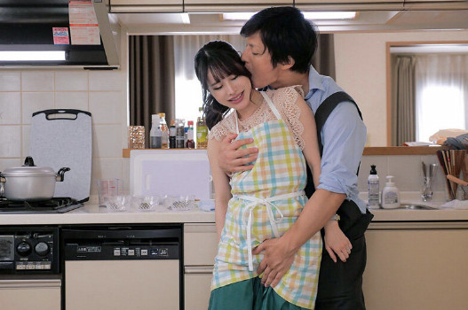 Phim Khám phá bí mật nấu ăn cùng cô em gái xinh đẹp trong bữa tiệc nồng nàn