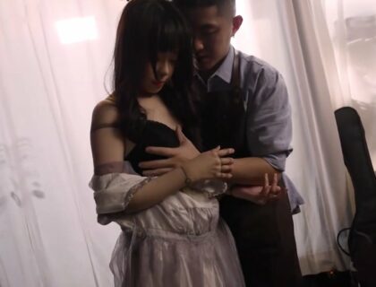 Phim Nghệ nhân dâm dục thỏa mãn với hình rối kỳ quái giữa đêm khuya